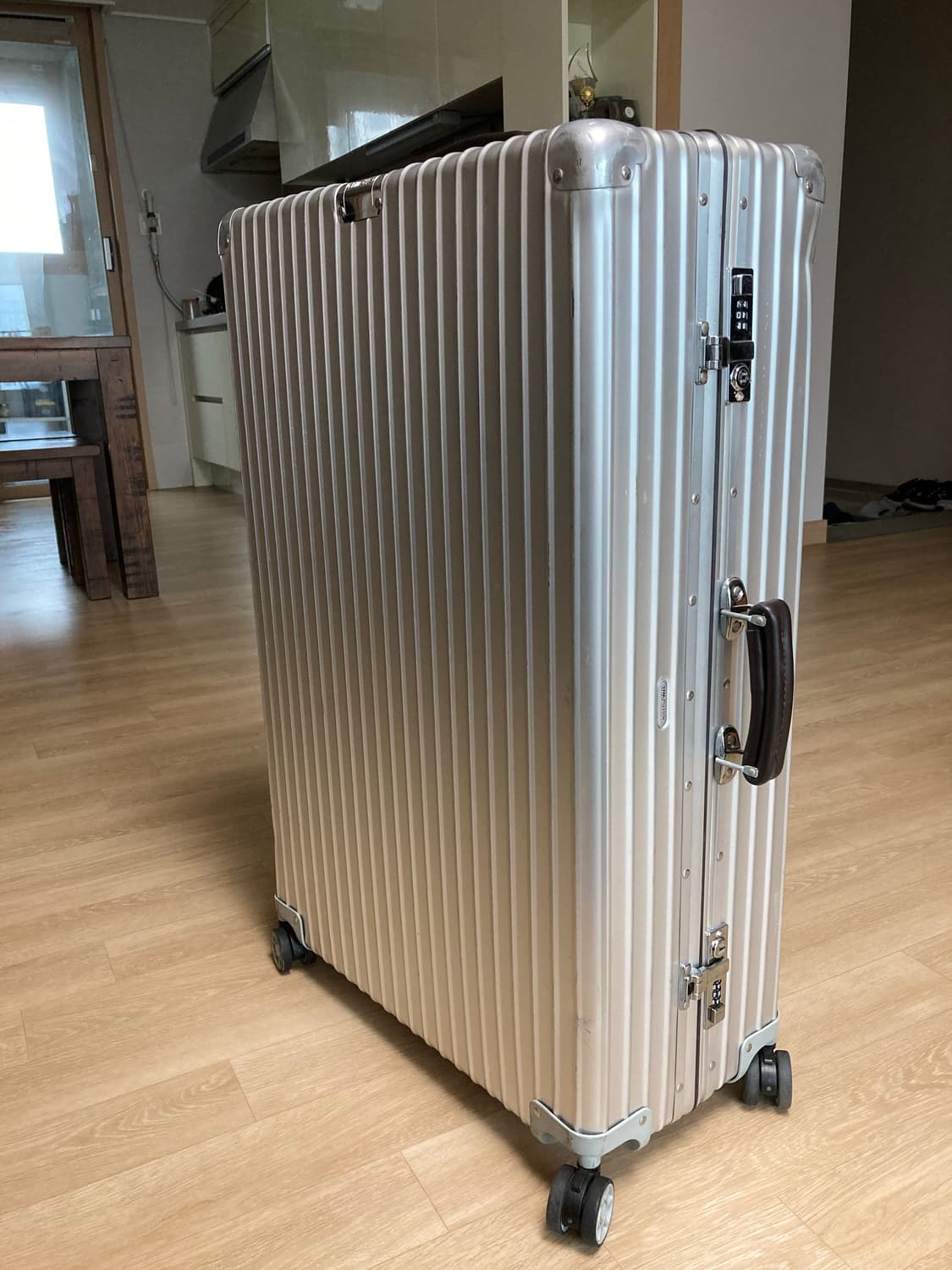 리모와 클래식 플라이트 77 상품이미지1