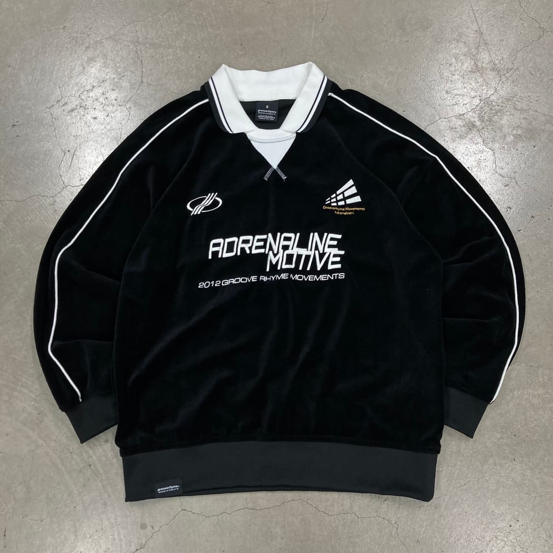 그루브라임 블랙 컬러 아드레날린 모티브 벨벳 스웻 셔츠 상품이미지1
