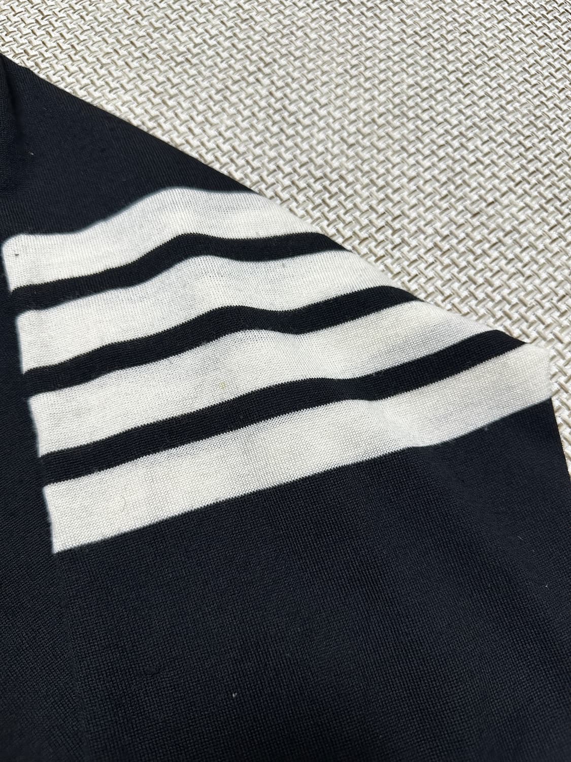 [4/당일배송] 25ss 톰브라운 사선완장 블랙 울 가디건 상품이미지2