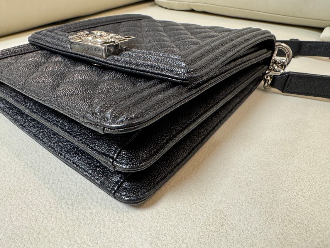 샤넬 보이 버티컬 플랩백 사첼백 캐비어 은장 29번대 상품이미지4