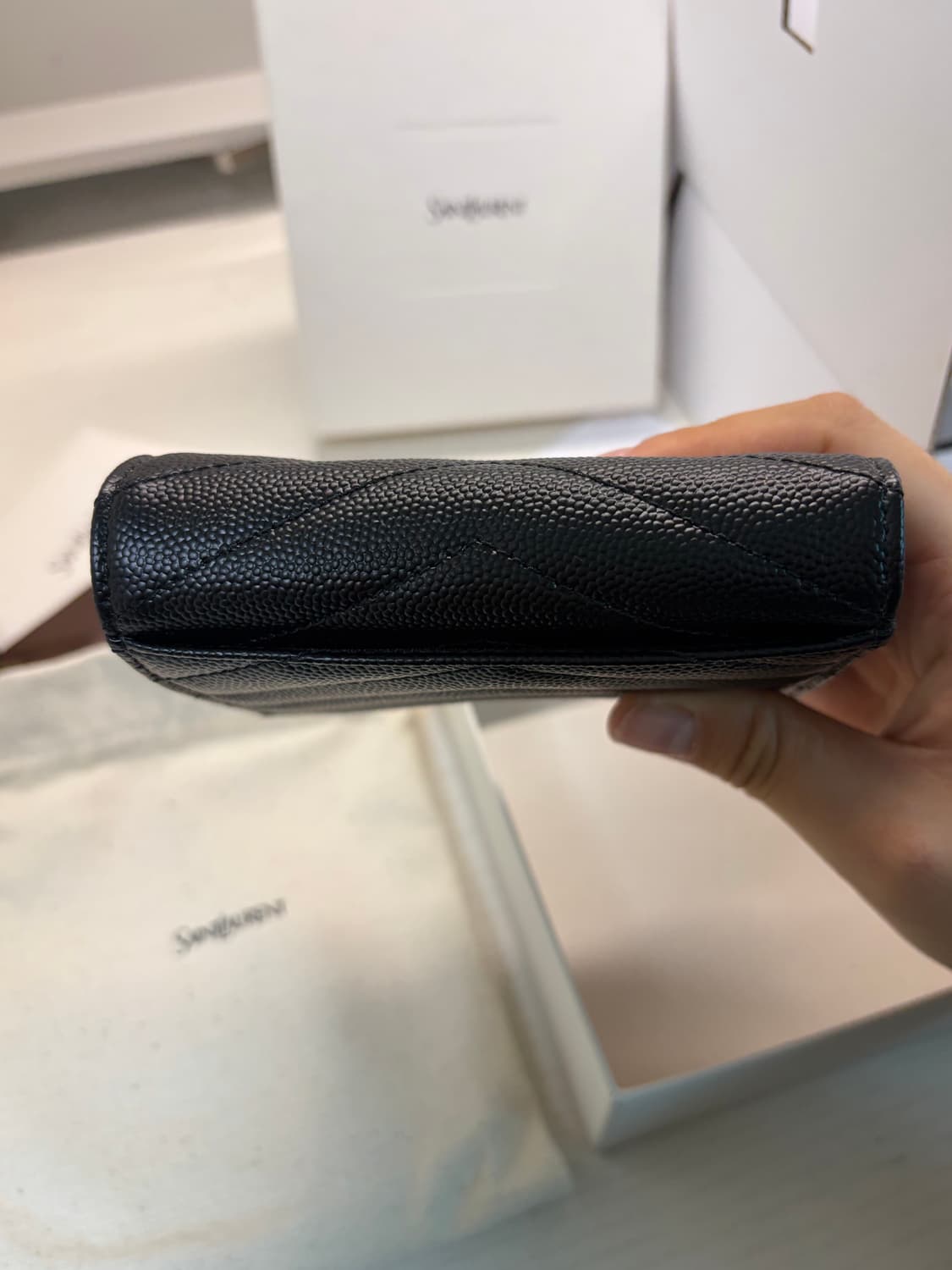 [백화점 구매/새상품] 생로랑 마틀라세 블랙 금장 반지갑 상품이미지8