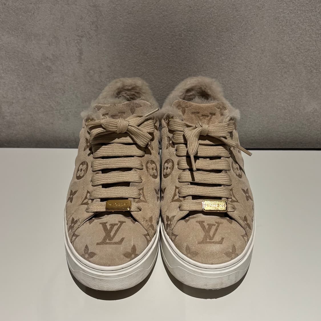 루이비통 타임아웃 시어링 스니커즈 상품이미지2