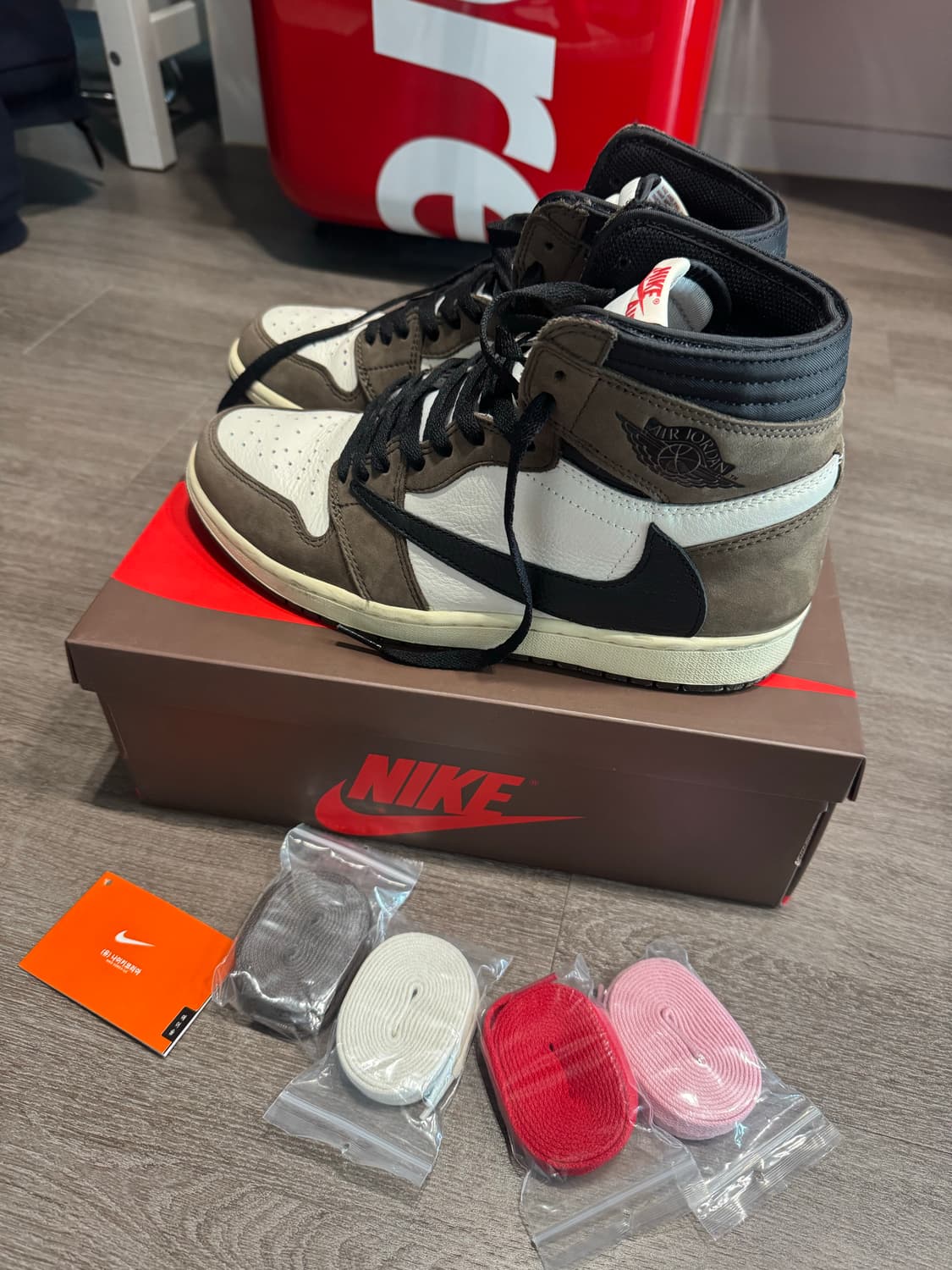 [275] 조던1 트레비스 스캇 레트로 하이 OG 모카 상품이미지2