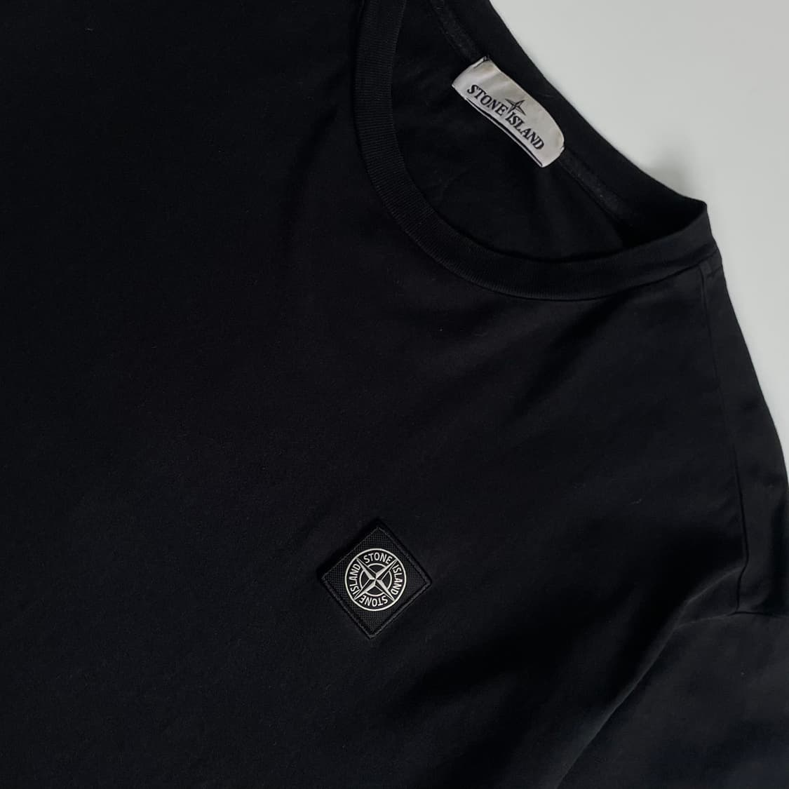 Stone Island  스톤 아일랜드 콤파스 패치 블랙 반팔 티셔츠 상품이미지3