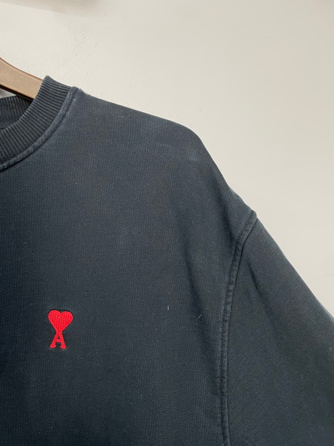 아미 하트로고 블랙 맨투맨 H1893 상품이미지7