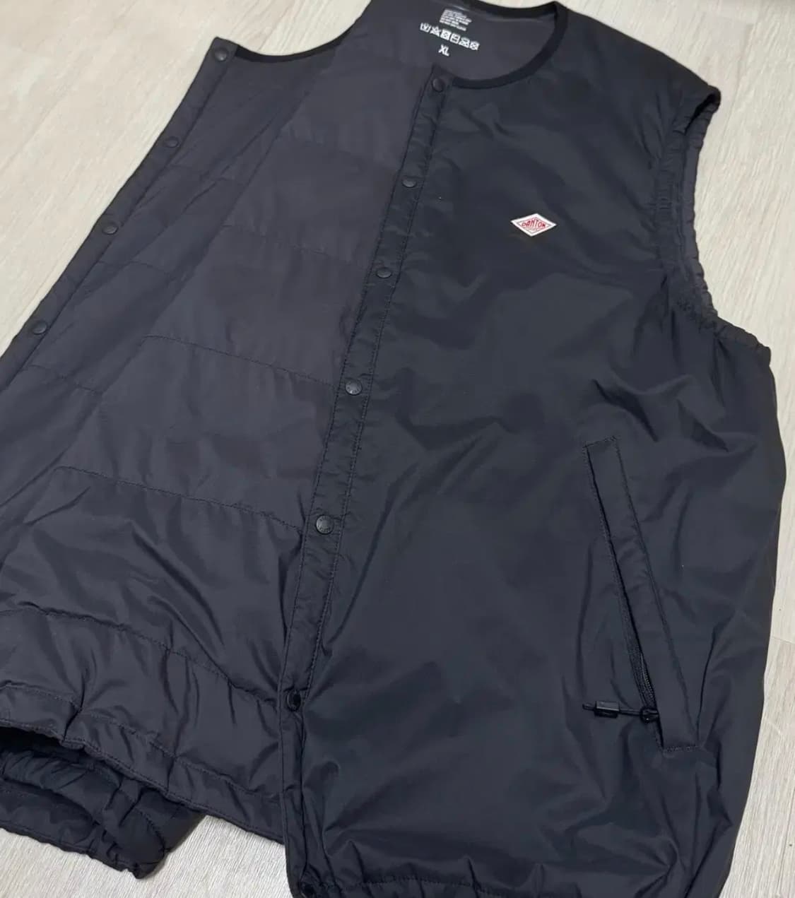 단톤 인슐레이션 칼라리스 베스트 블랙 XL 판매해요 상품이미지1