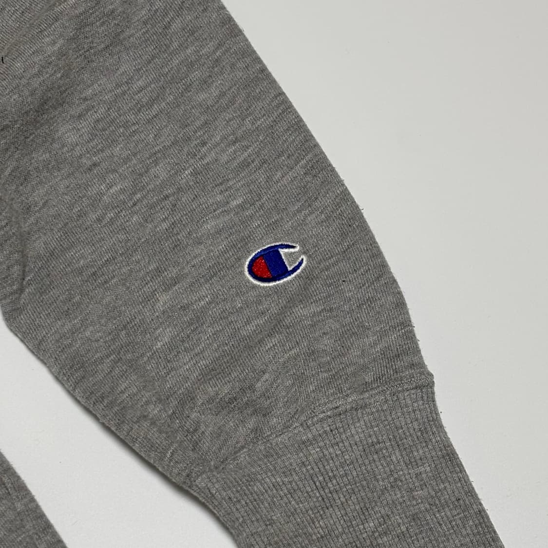 챔피언 C 로고 자수 그레이 후드 티셔츠 상품이미지3