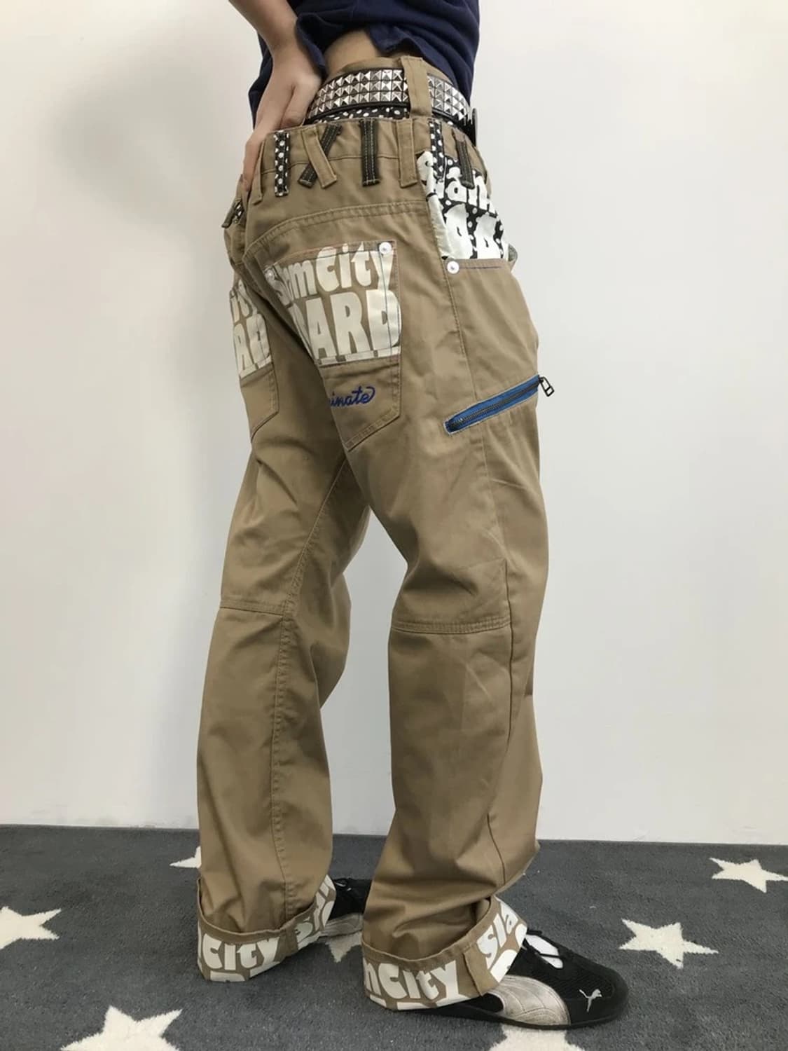 Dominate Graphic Patch Khaki Pants 상품이미지1