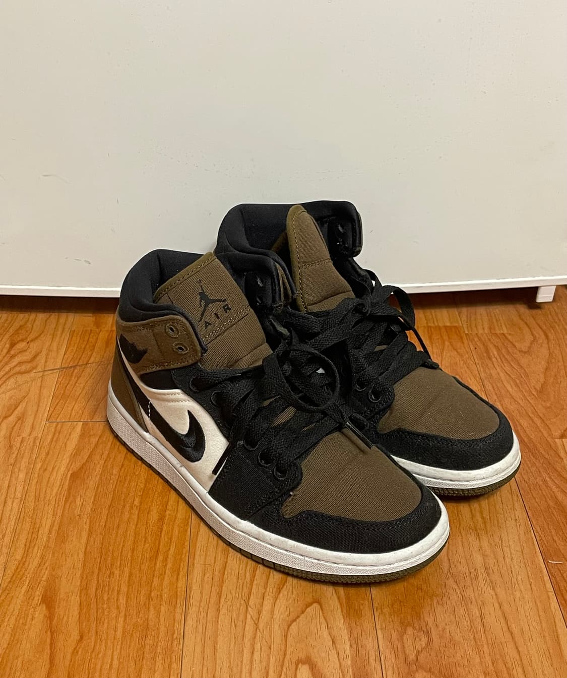 나이키 에어 조던 1 미드 SE (225) 상품이미지1