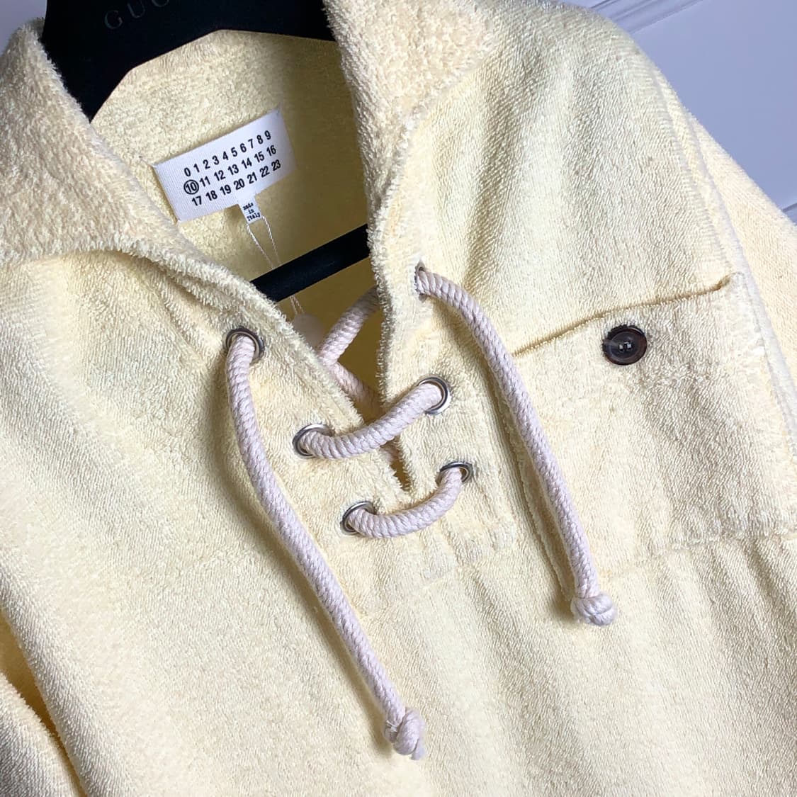 마르지엘라 오픈카라 스트랩 셔츠 상품이미지4