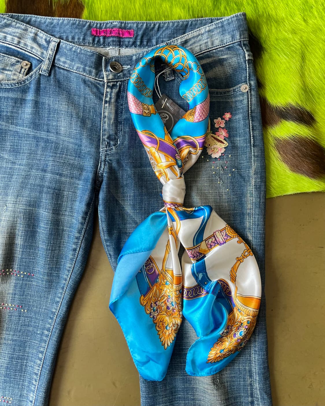 JPN Vintage Regalia Pattern Silk Scarf 상품이미지3