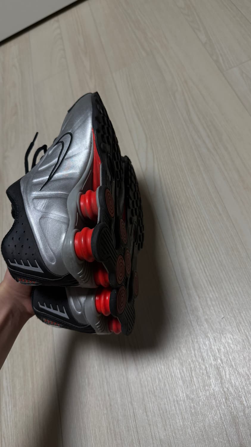 나이키 샥스 메탈릭 실버 레드 상품이미지4