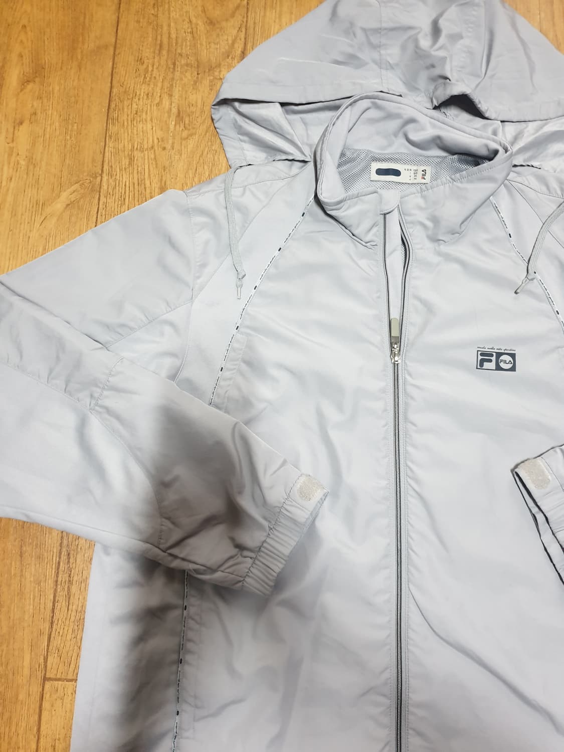 1052 휠라 운동복 바람막이 110 사이즈입니다 상품이미지4