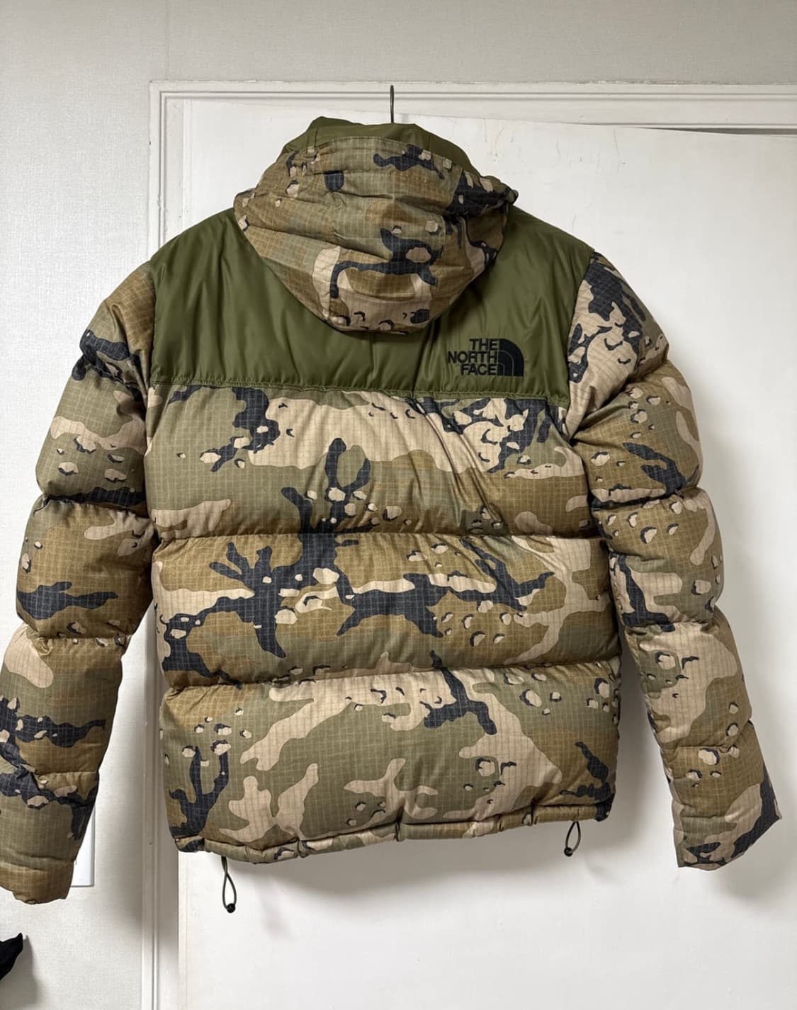 노스페이스 노벨티 눕시 번트 올리브 카모 구스다운패딩 상품이미지3