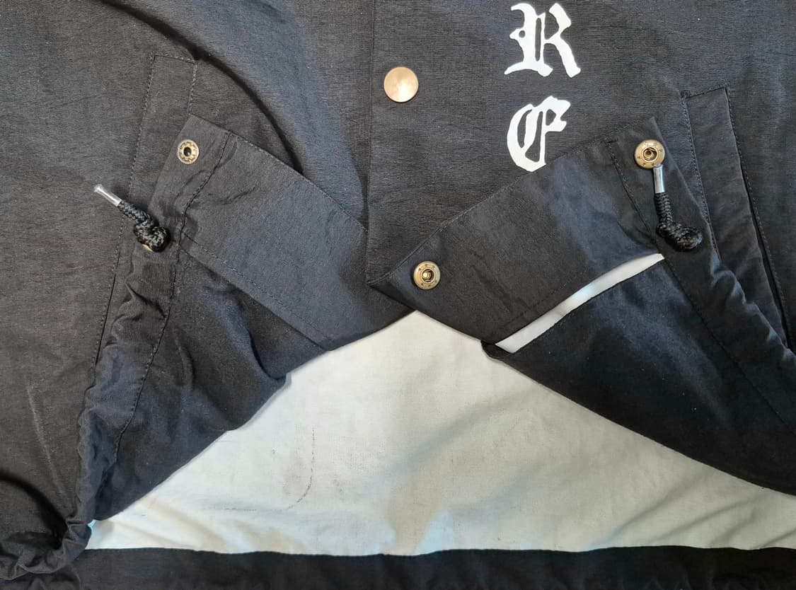 PLEASURES Nylon Coach Jacket
[L] 상품이미지8