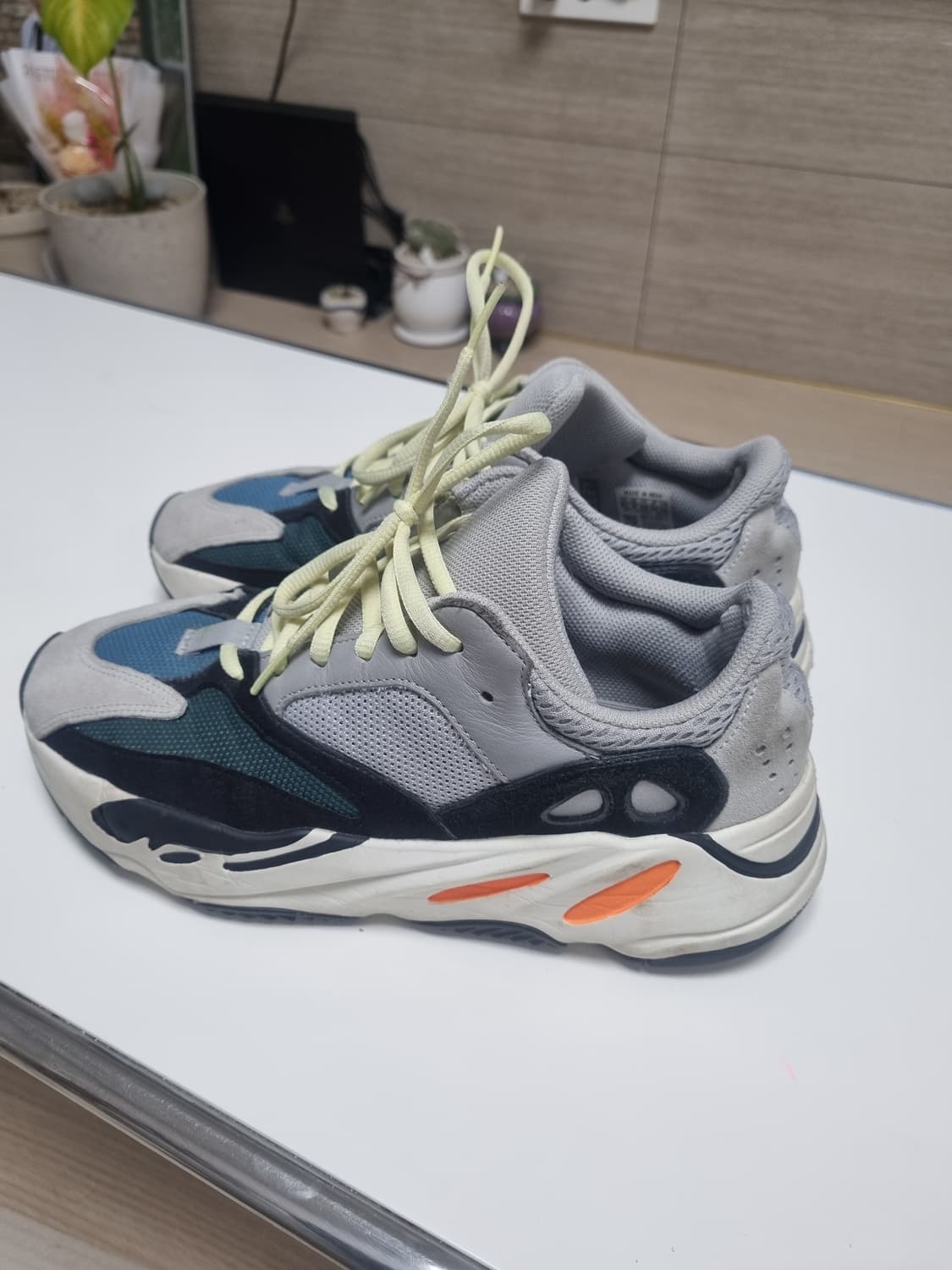 아디다스 웨이브러너 700  사이즈265 상품이미지3