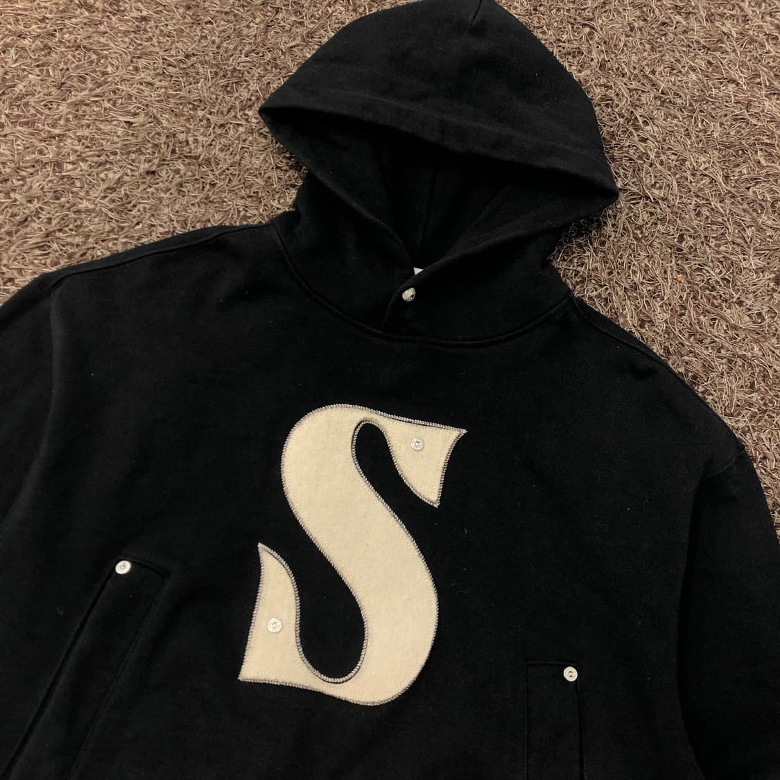 세터 리벳 아플리케 포켓 후드티 상품이미지2