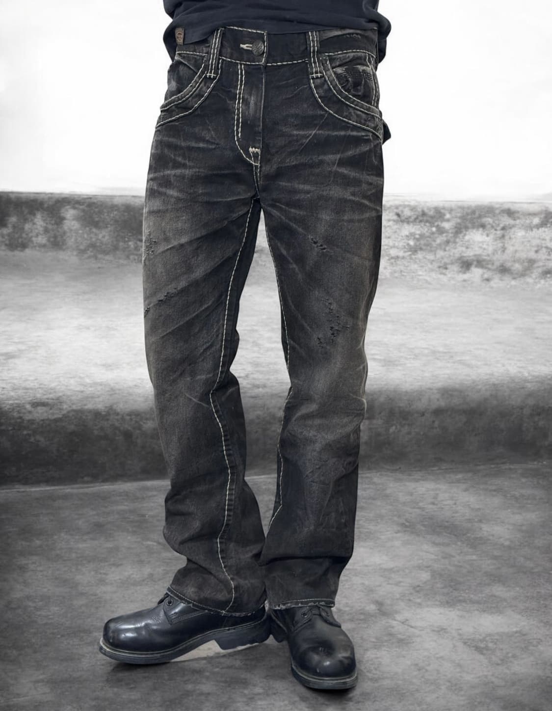 버커루 흑청 스티치 고딕 디테일 데님팬츠 상품이미지1