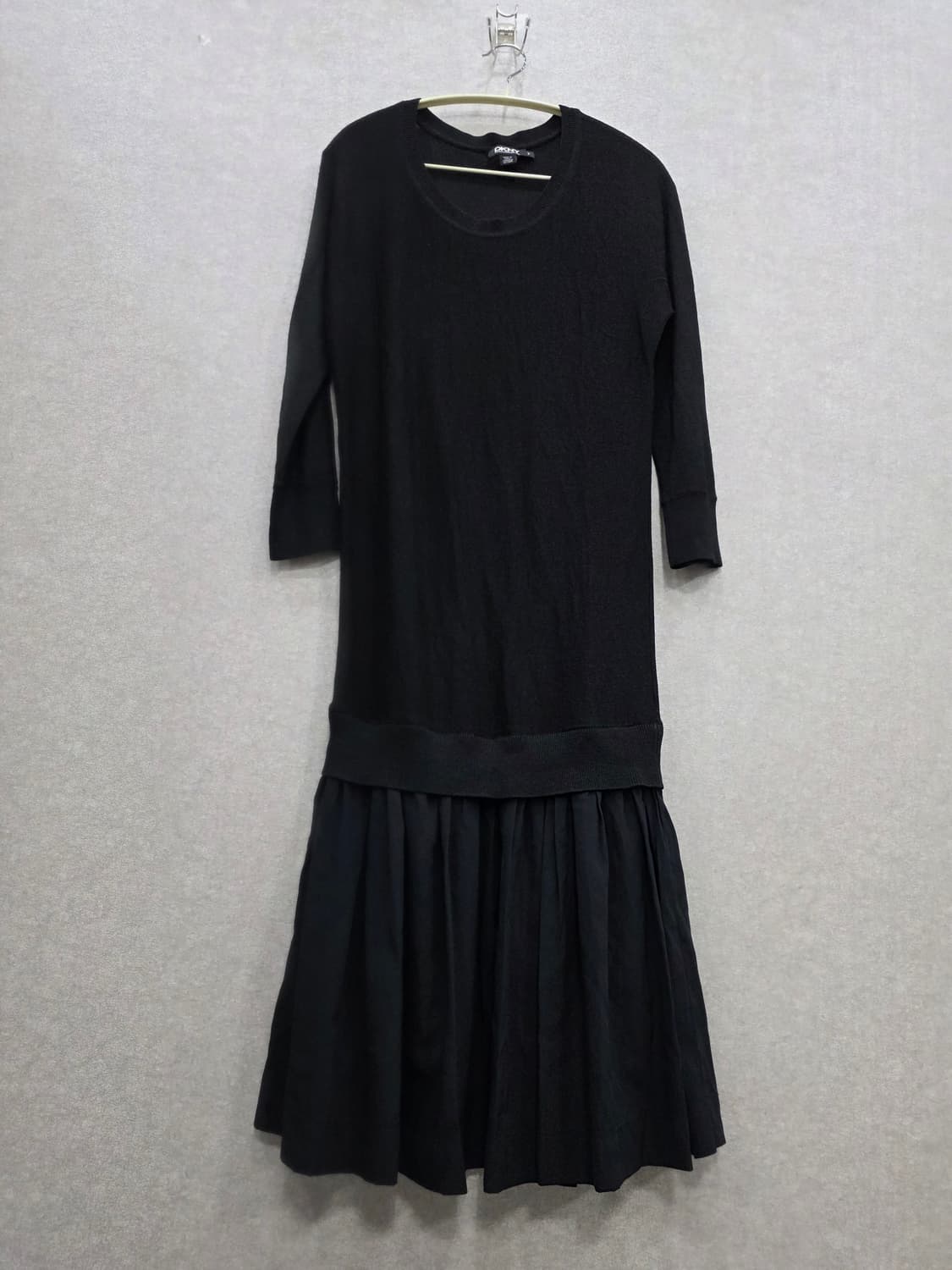 DKNY 실크 블랙 니트 플리츠 원피스 상품이미지1