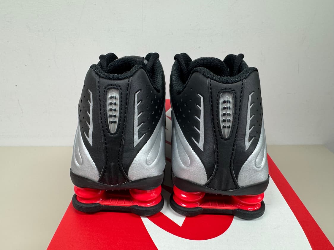 [245,255]나이키 우먼스 샥스 R4 블랙 메탈릭 실버 신품 상품이미지4