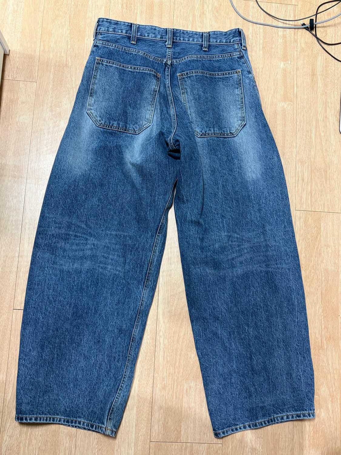 해칭룸 와이드 커브진 워시드 블루 상품이미지2