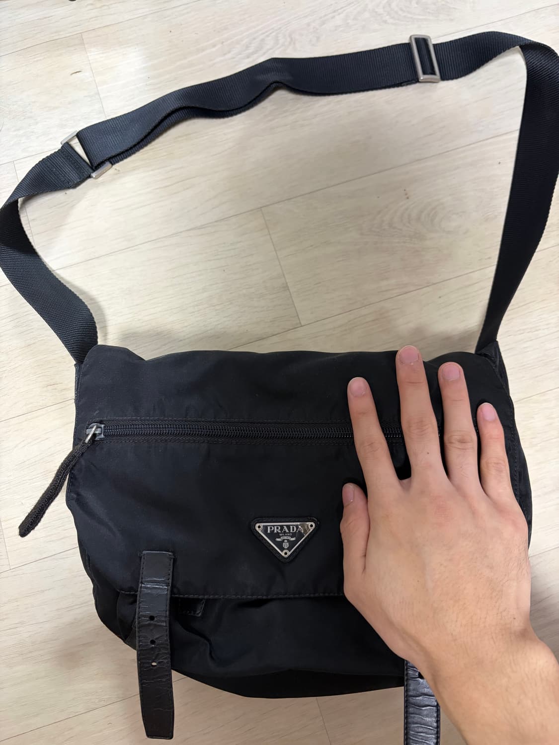 프라다 나일론 버클 메신저백  상품이미지4