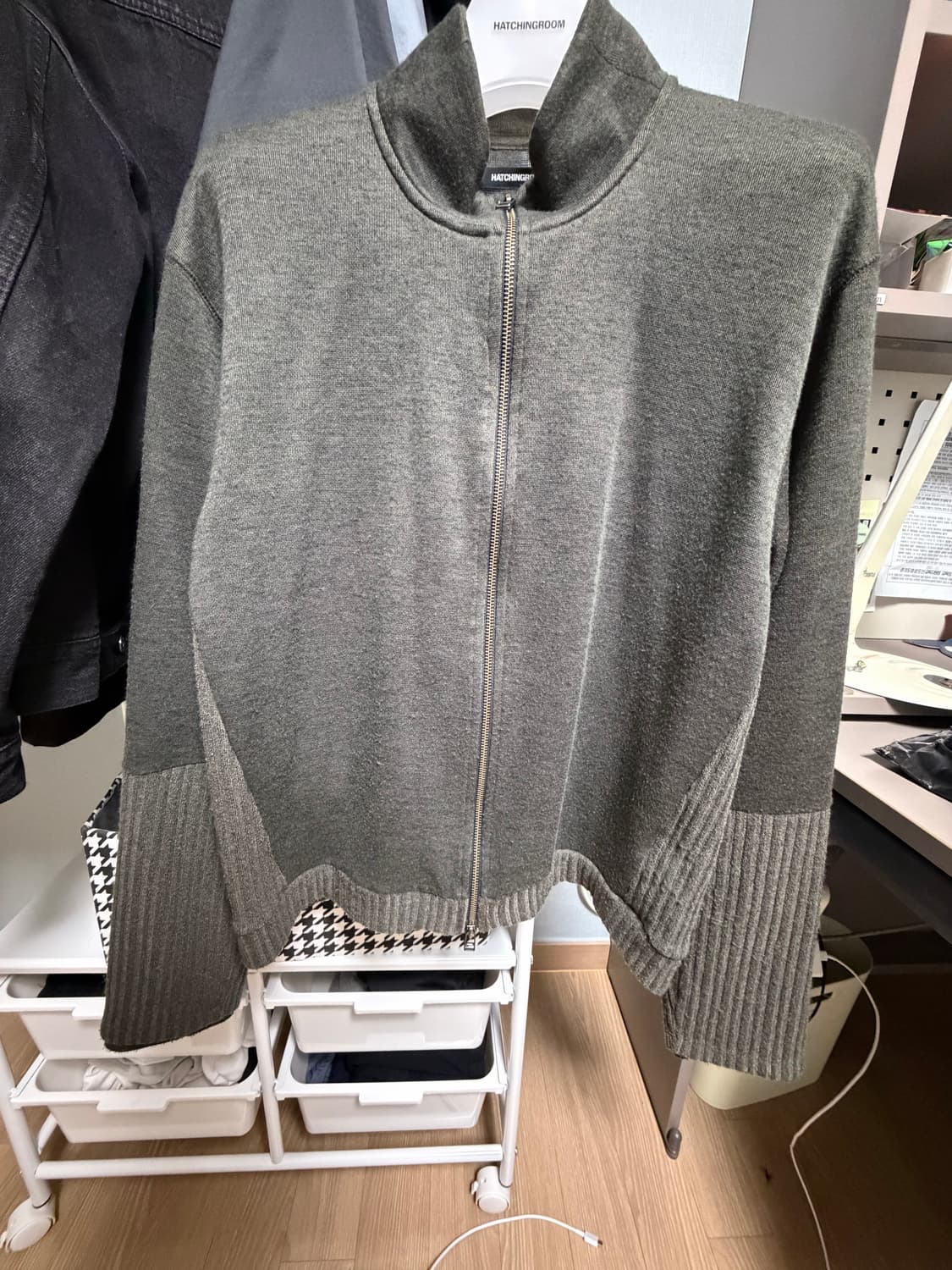 해칭룸 더블 슬리브 가디건 다크카키 상품이미지1