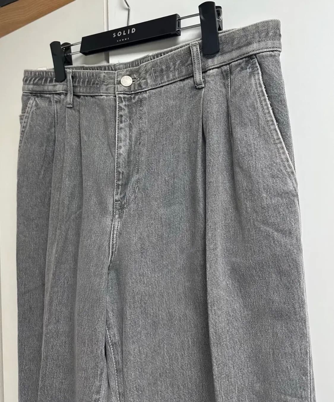 [36] 솔리드옴므 23ss 그레이 밴딩 데님 팬츠 상품이미지4