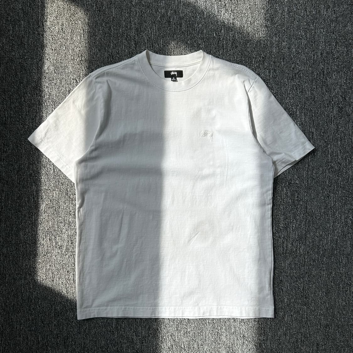 스투시 스탁로고 화이트 반팔티 상품이미지1