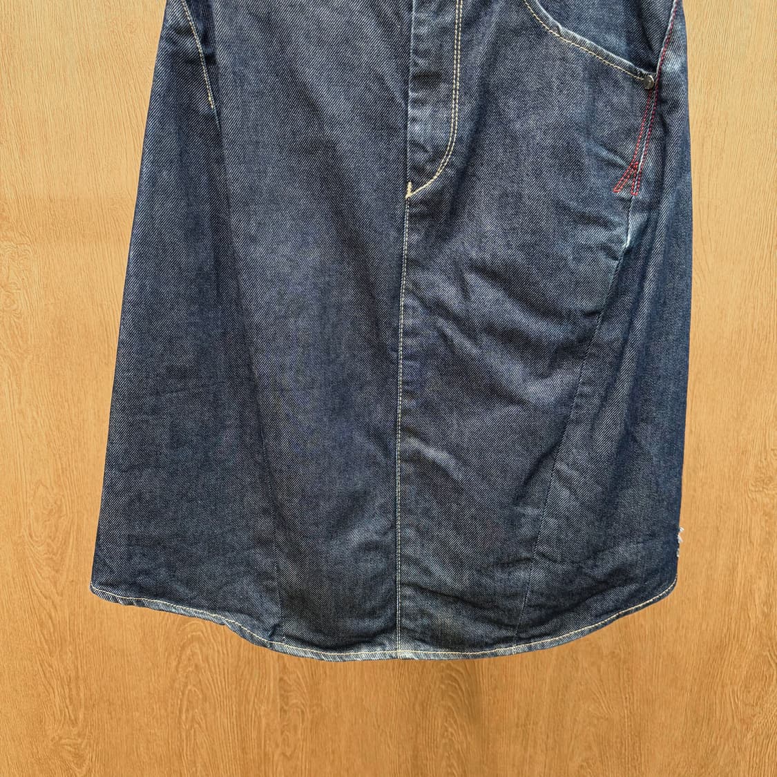 리바이스 엔지니어드진 데님 미디 스커트 백 플리츠 디테일 A라인 중청 상품이미지5