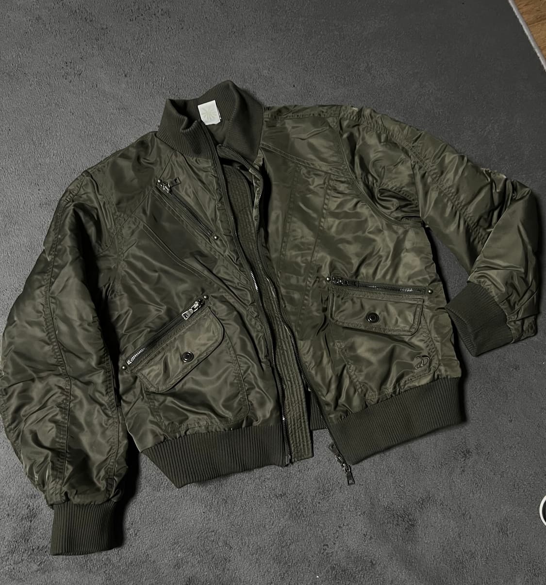 단델DD cropped studded MA-1 jacket (KHAKI) 상품이미지2