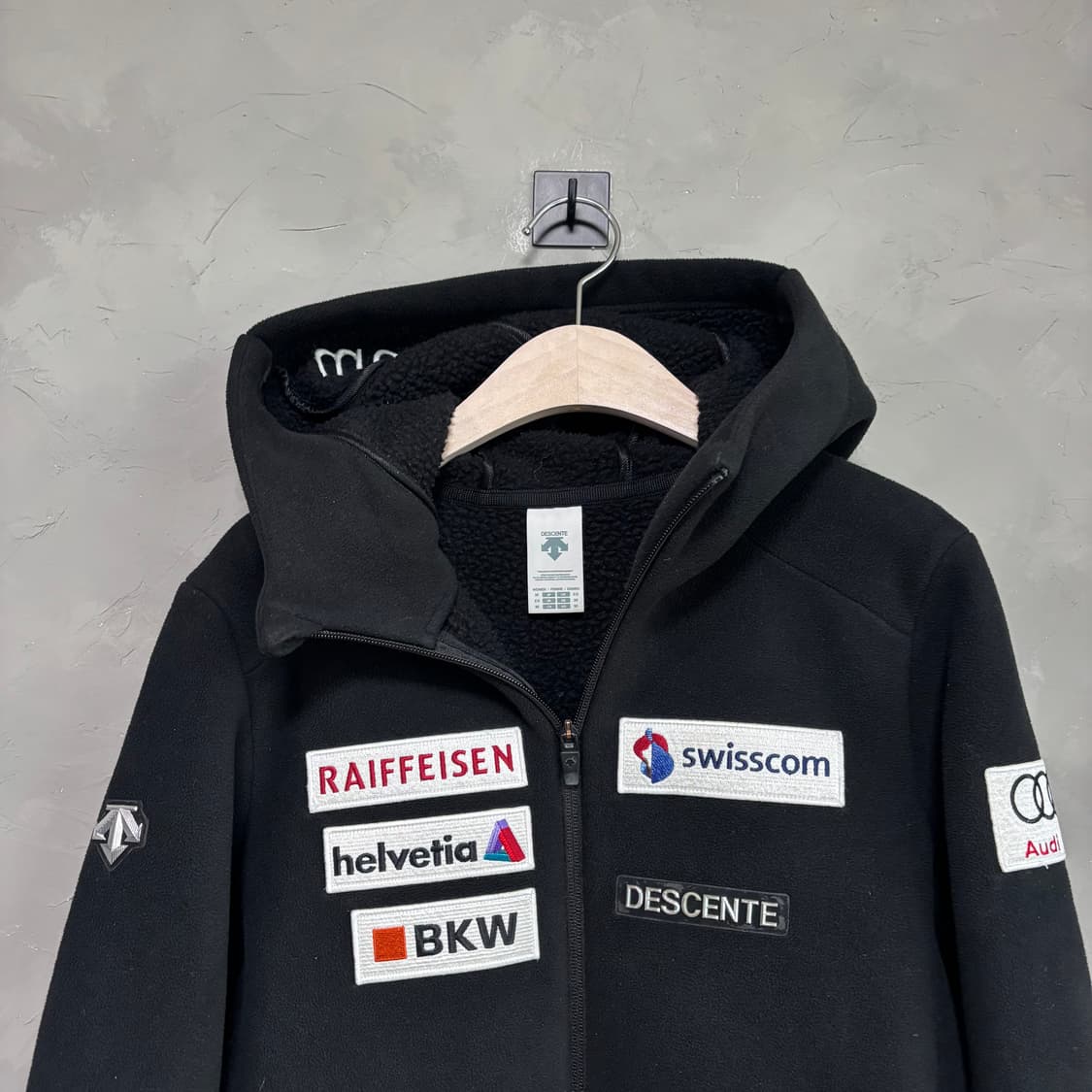 데상트 아우디 스위스 스키팀 플리스 상품이미지2