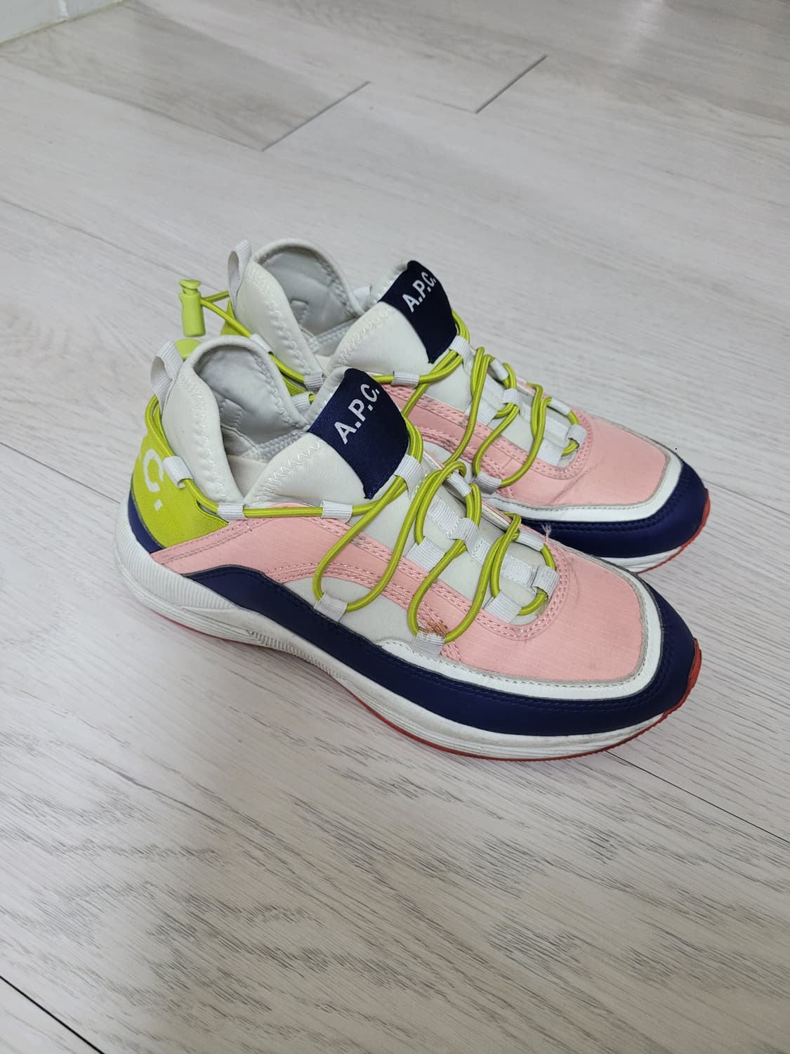 A.P.C. 아페쎄 리틀조 립스톱 스니커즈 37 (235) 상품이미지1