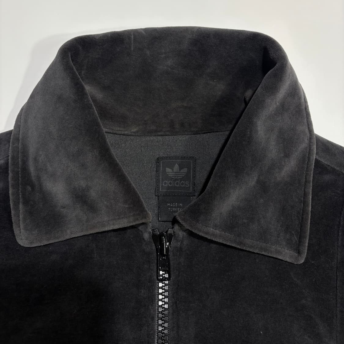 아디다스 오리지널스 벨벳 크롭 집업 자켓 상품이미지4