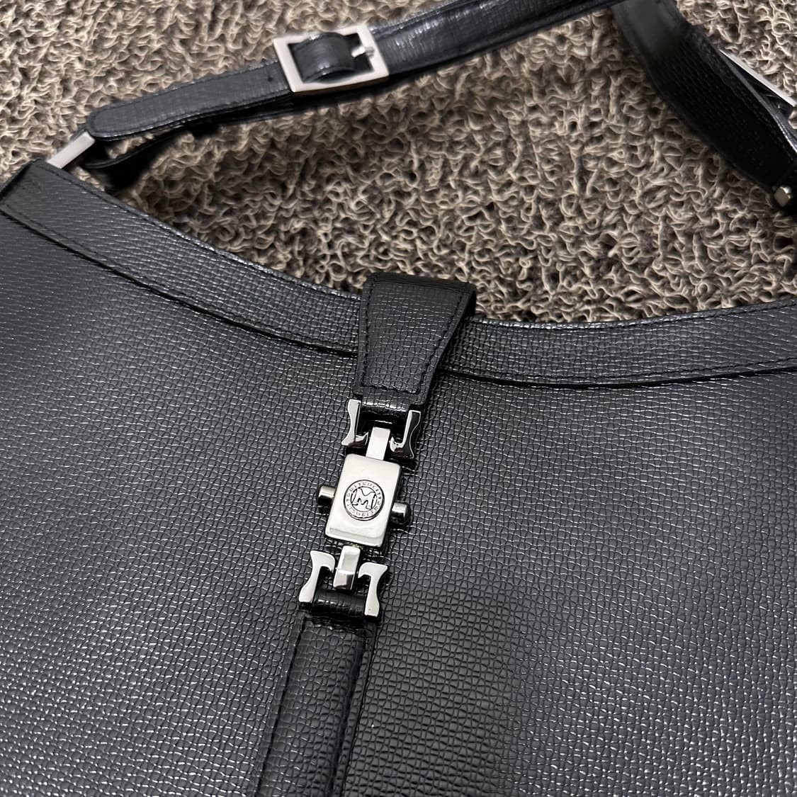 메트로시티 클래식 여성 숄더백 블랙 상품이미지4