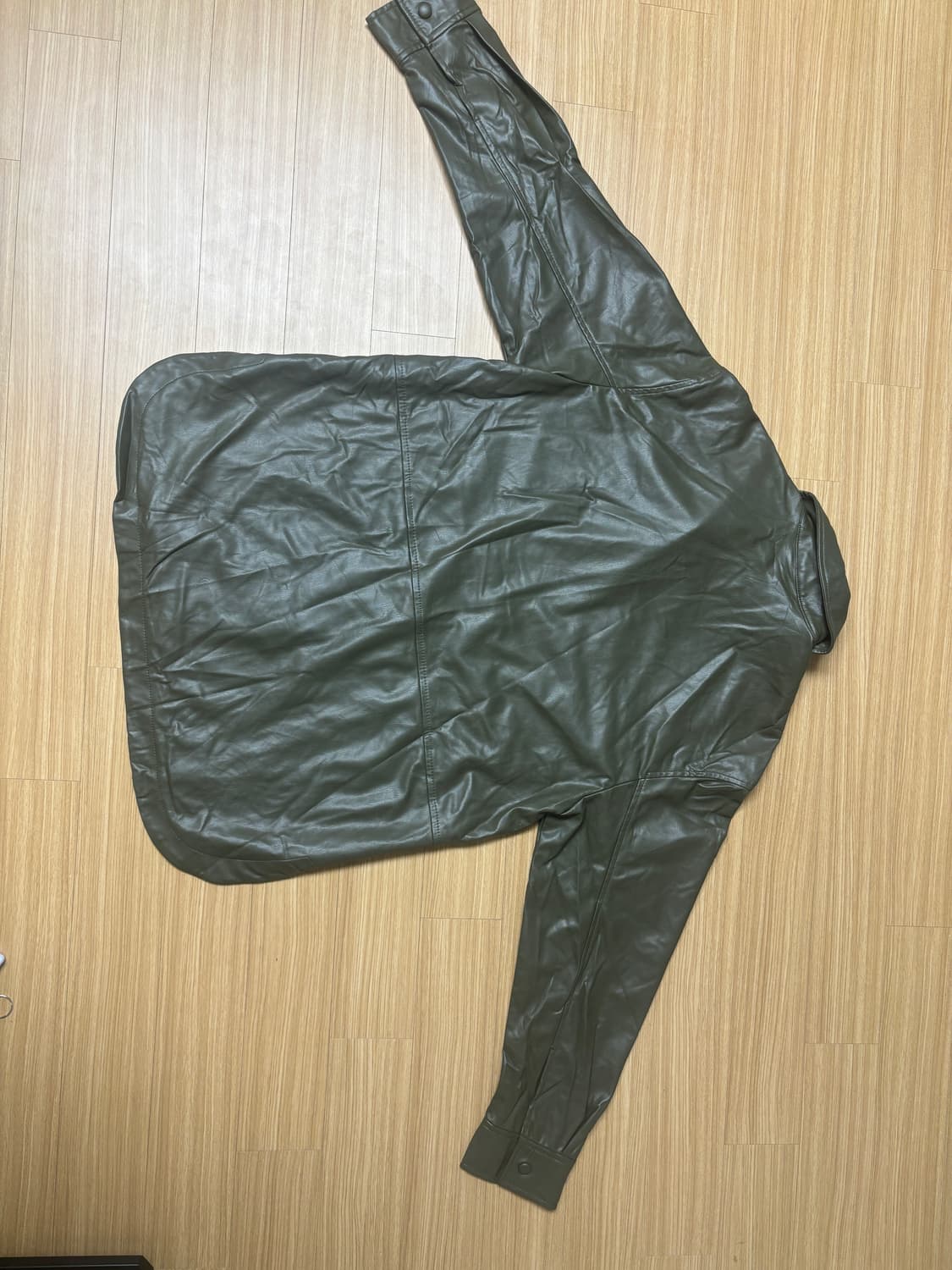 자라 카키 페이크 레더 셔츠 상품이미지5