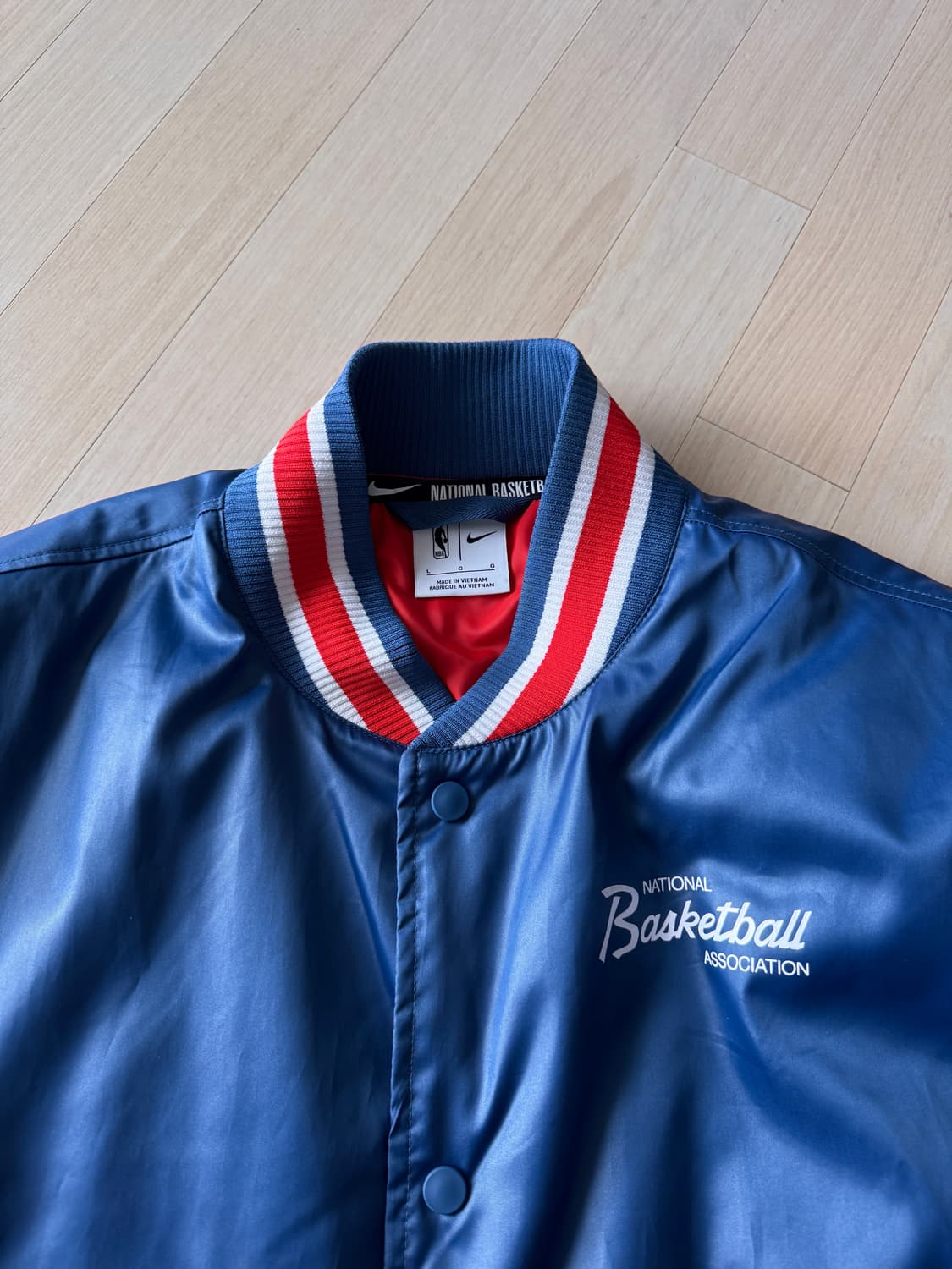 나이키 x NBA 75주년 기념 새틴 봄버 바시티 자켓 상품이미지5