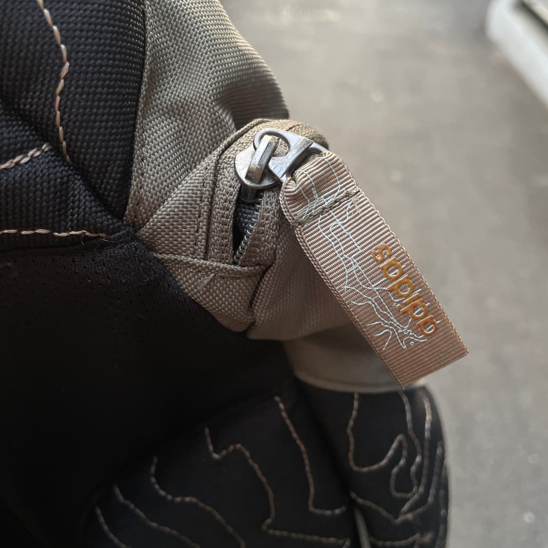 90s 아디다스 대대장 카키 베이지 고프코어 백팩 올드스쿨 가방 상품이미지4