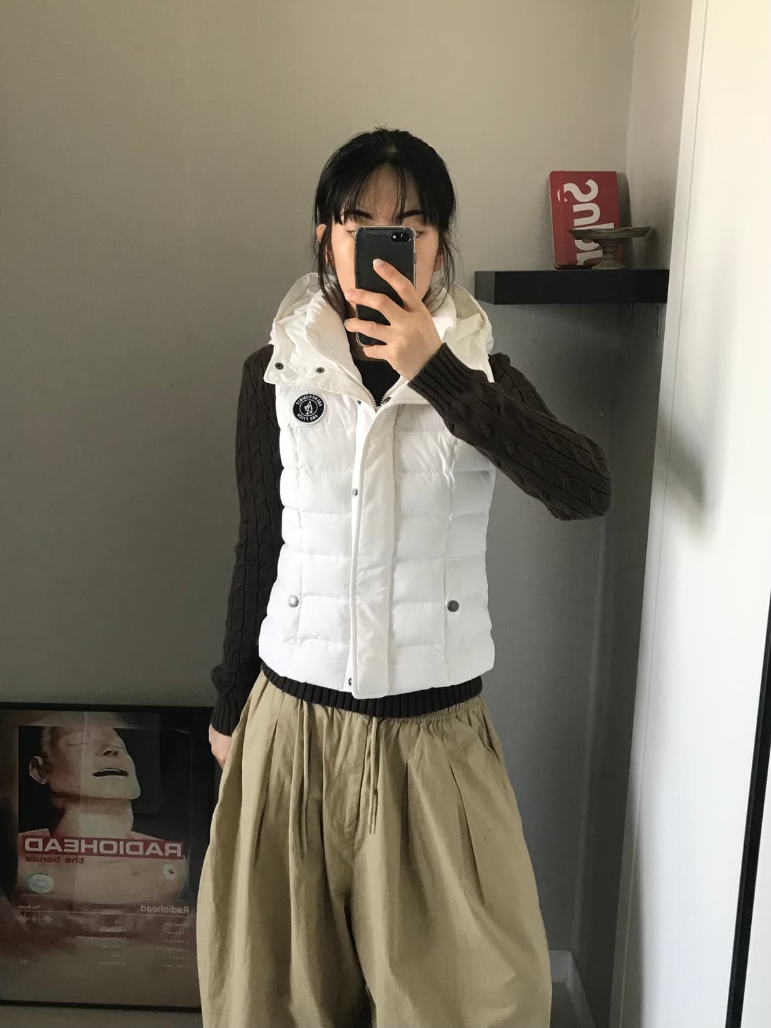 아베크롬비 패치 로고 화이트 후드 패딩 조끼  상품이미지1