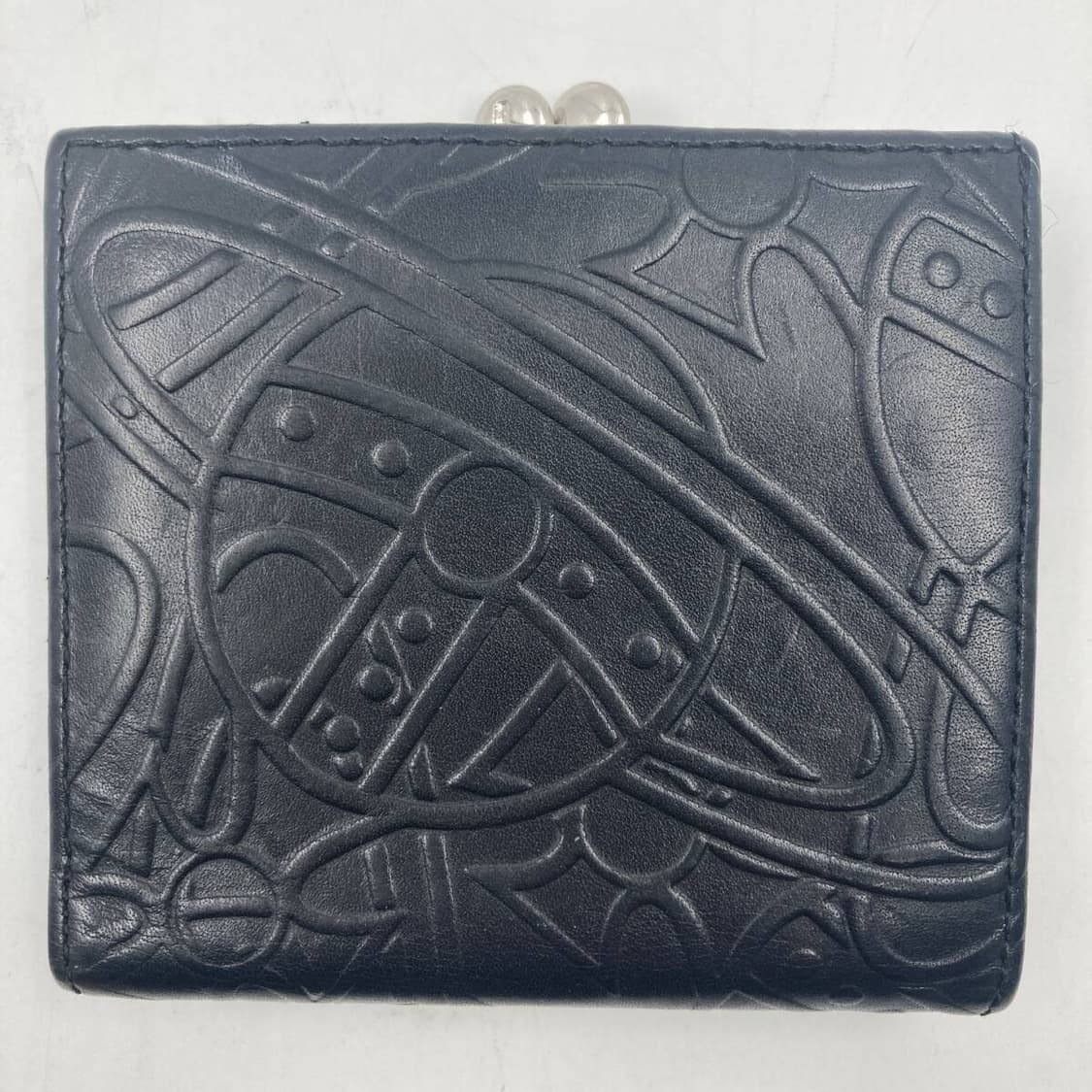 비비안 웨스트우드 가죽 엠보싱 패턴 지갑 상품이미지1