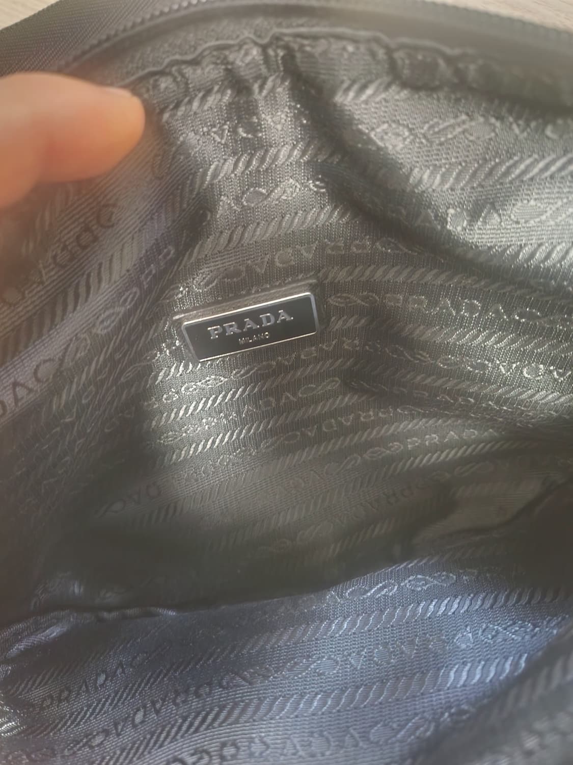 프라다 나일론 바이커백 상품이미지5