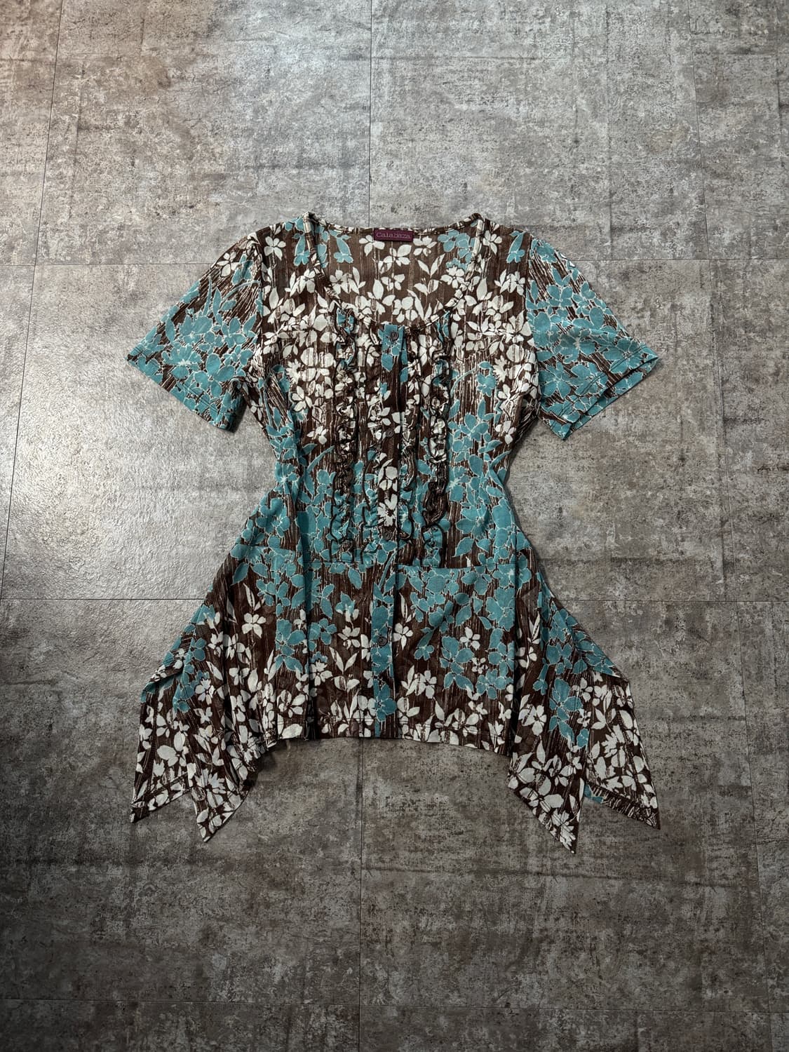 러플 플라워 패턴 언발 트임 블라우스  상품이미지3