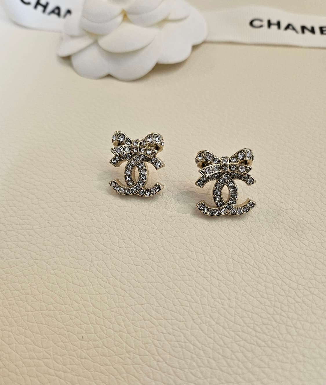 샤넬 리본 보석CC 귀걸이 샴페인골드 업사이클링 상품이미지5
