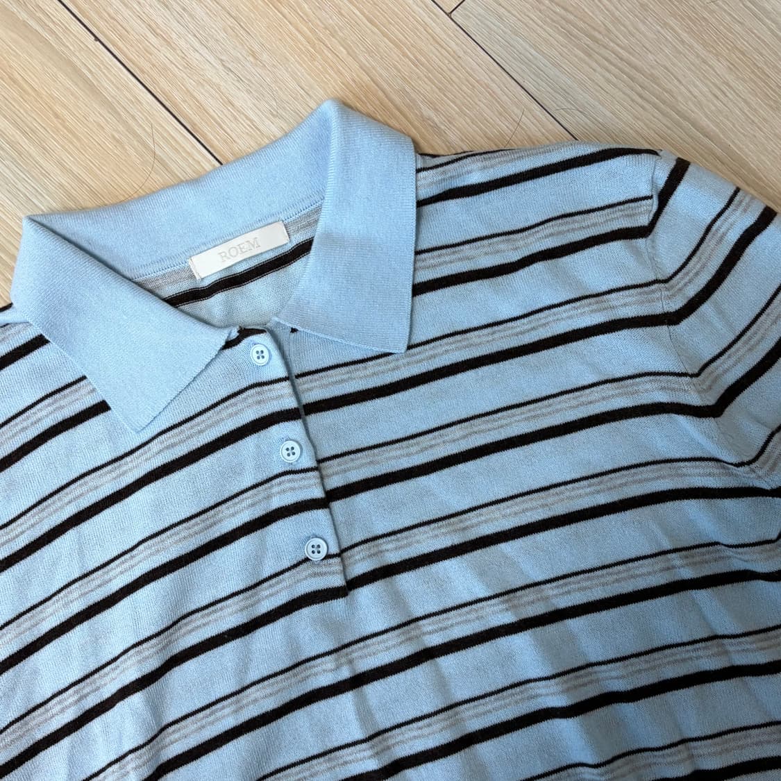 로엠 단가라 스프라이프 카라 스웨터 티 상품이미지3