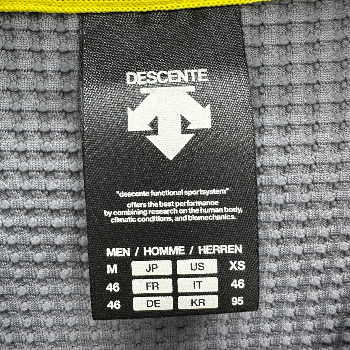 90 데상트 남자 와플 패턴 후드집업 상품이미지3