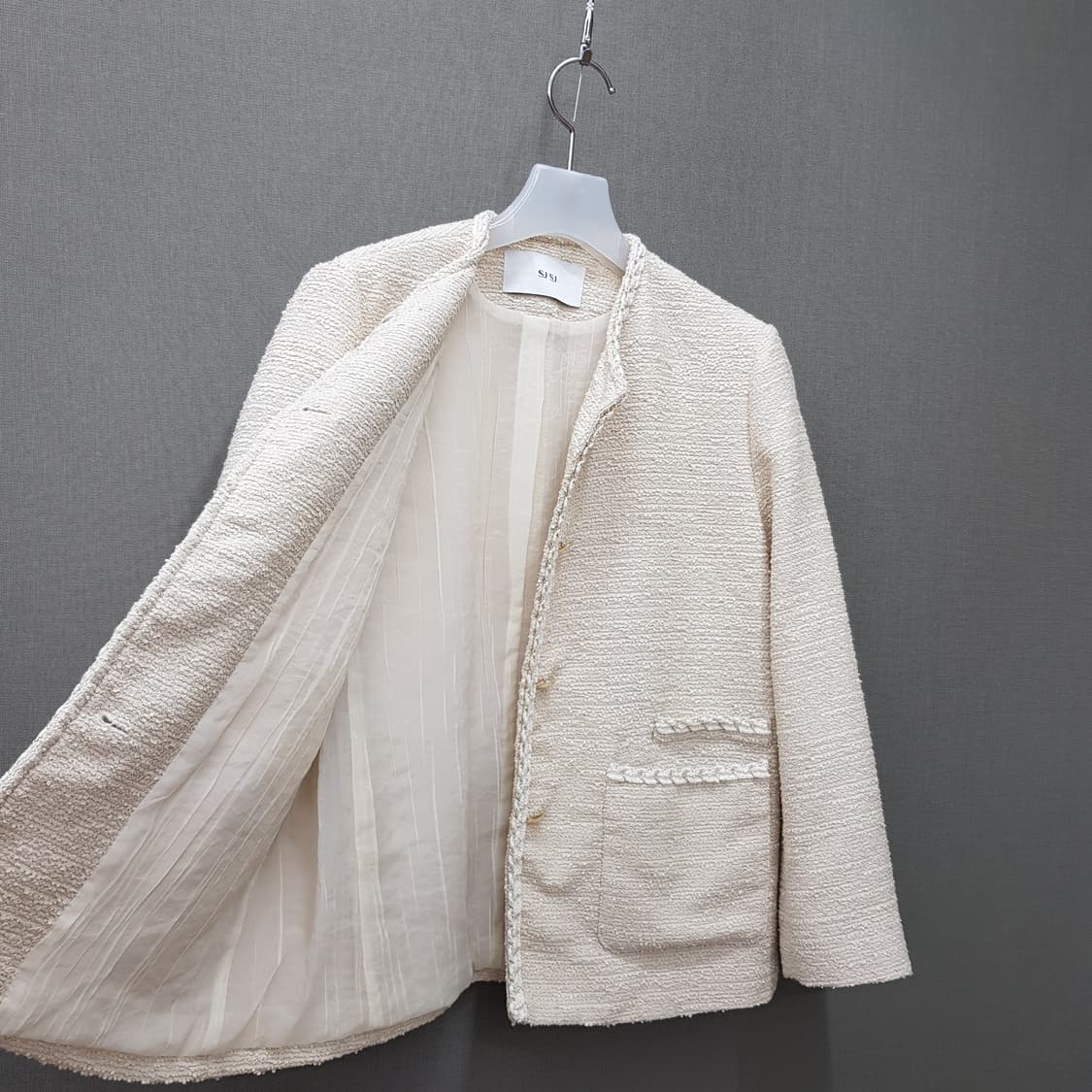 한섬 SJSJ 2025 브레이드 라인 칼라리스 자켓 76-90-155 상품이미지6