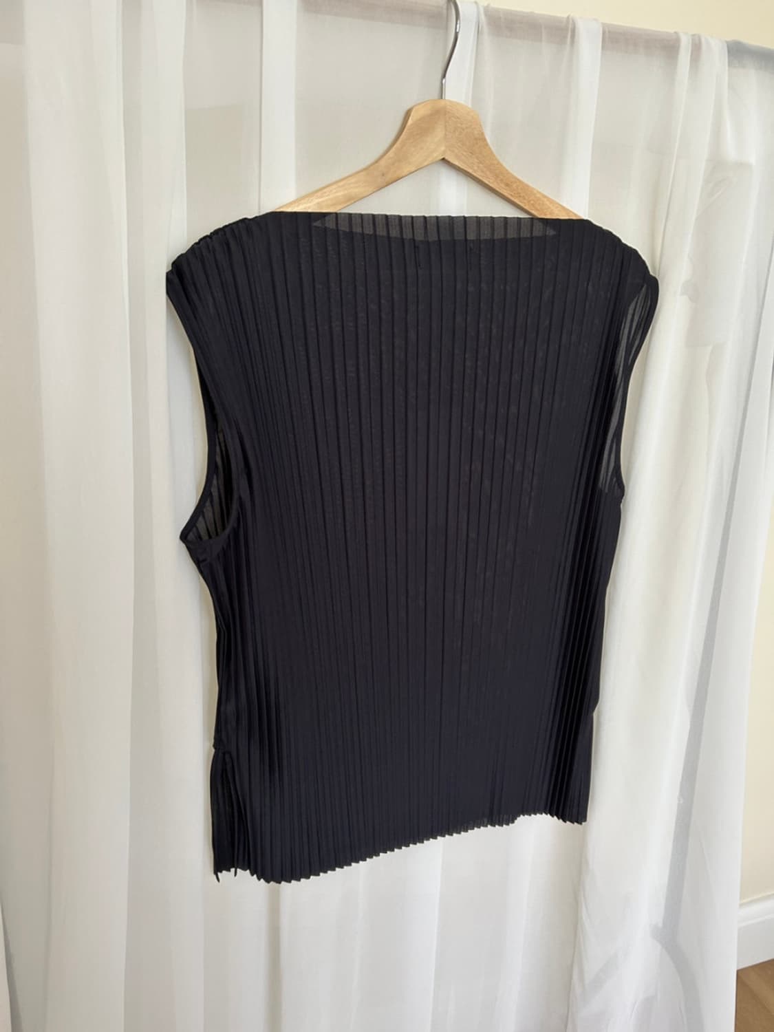 코스 플리세 슬리브리스 탑 다크네이비 XS 새상품 상품이미지5