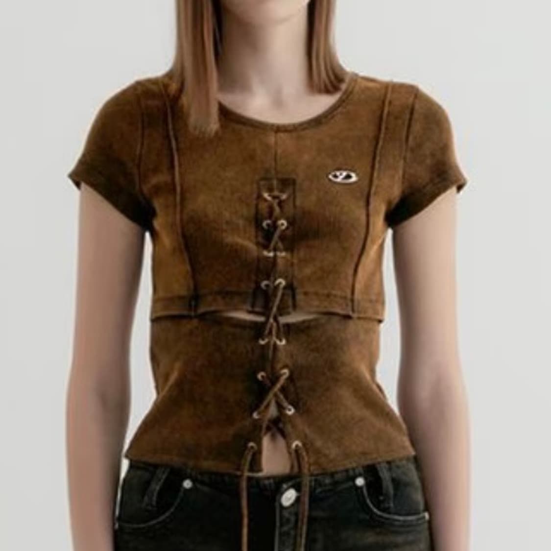 유즈 컷아웃 워싱 탑 브라운 상품이미지1