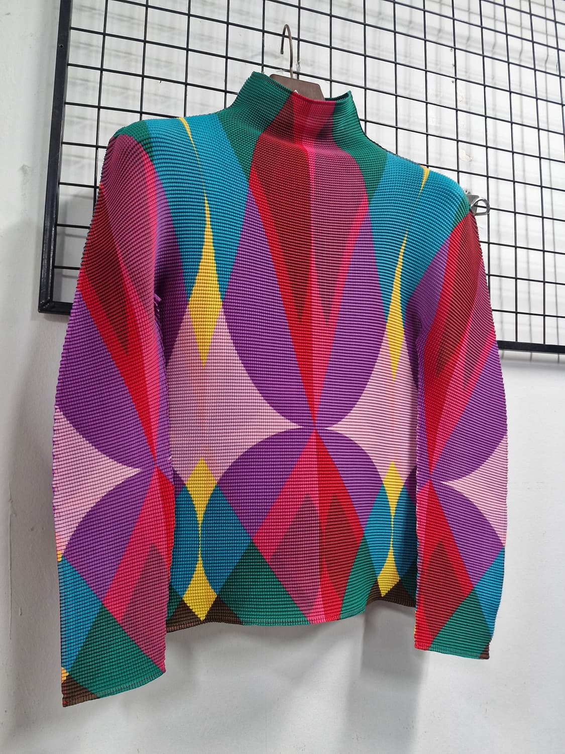 90-95M/55-66 미 이세이미야케  패턴 폴라넥 긴팔티셔츠. 상품이미지2