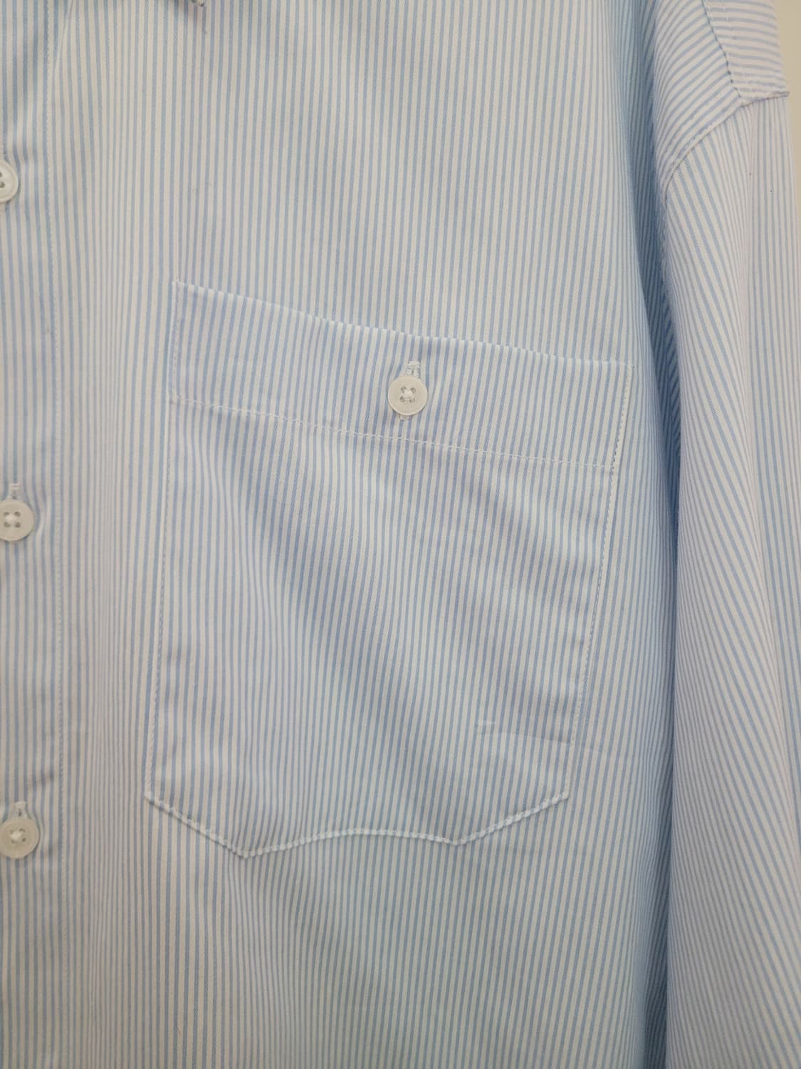 르아르 LEIRE 블루 스트라이프 셔츠 남성용 오버사이즈 택달린새제품 상품이미지3